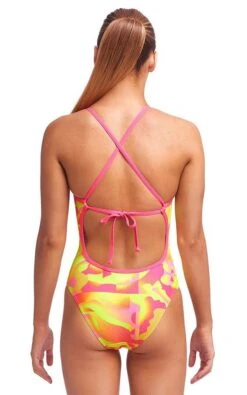 Maillot De Bain Funkita Fille Tie Me Tight - Pinged Pink -Funky Trunks Soldes pinged pink girls4